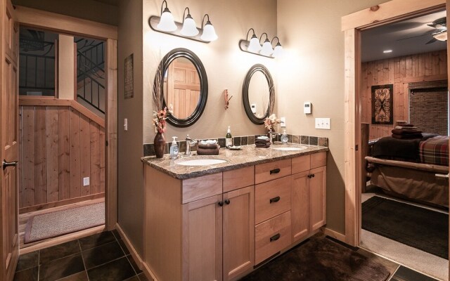 Meadow Wood Lodge in Shugart Flats