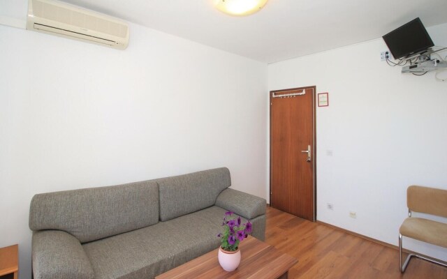 Beautiful Home in Kastel Sucurac With Wifi and 2 Bedrooms