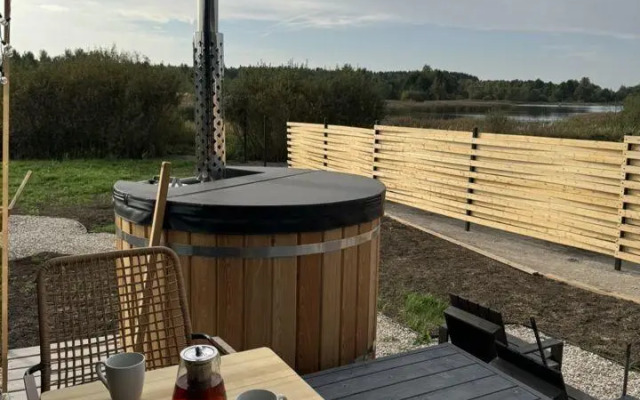 Домик у озера