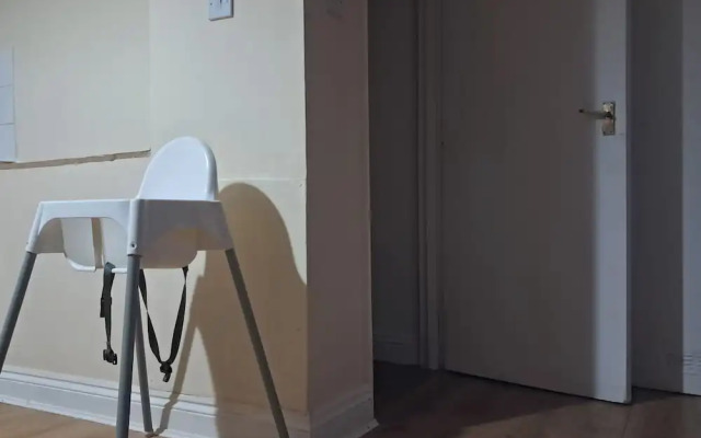 Central 2-bed House - Sleeps 3 & Garden