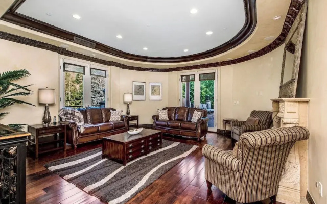 Robmar Mansion - Beverly Hills Mediterranean Estate With Pool & Sport Court