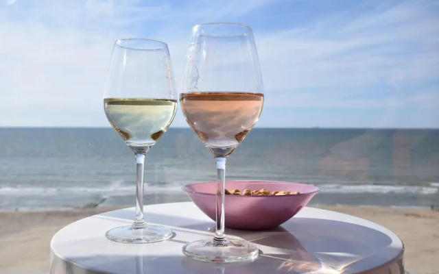 Coastal Apartment in Middelkerke Steps From the Sea