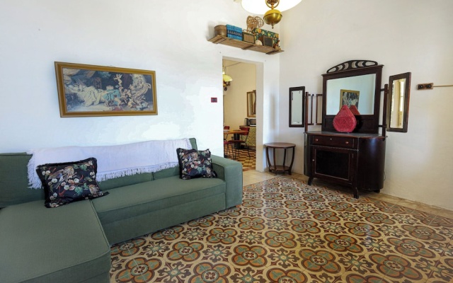 Classic 1BR Seafront Townhouse & Garden