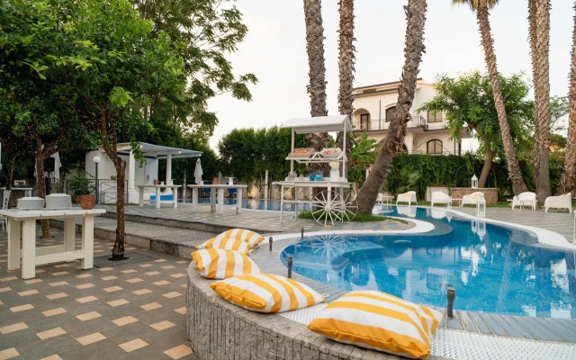 Regent Beach Hotel & Apartments