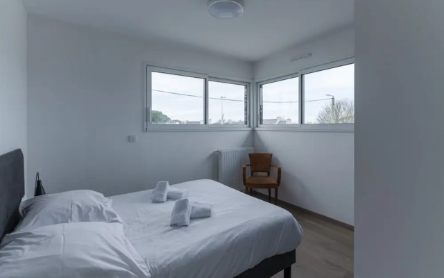 Pretty new House 2 Steps From the sea