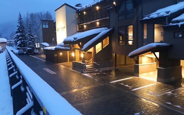 #001 Vail International