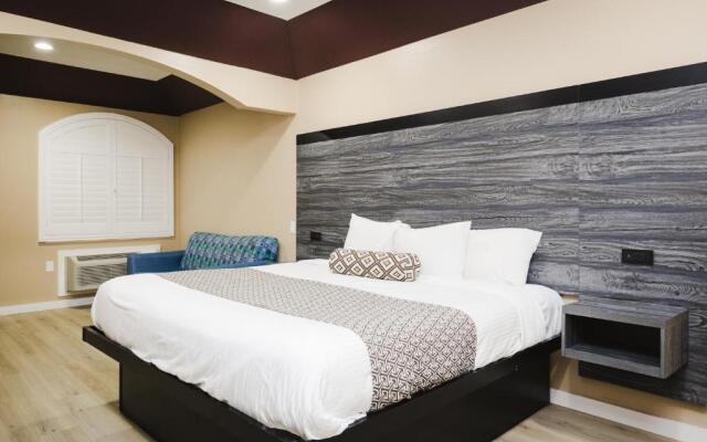 Sapphire Inn & Suites