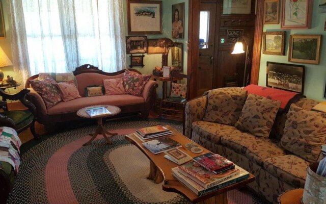 Paradox Lodge & Cedar Lodge