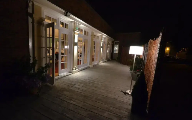 The Broadway Hotel