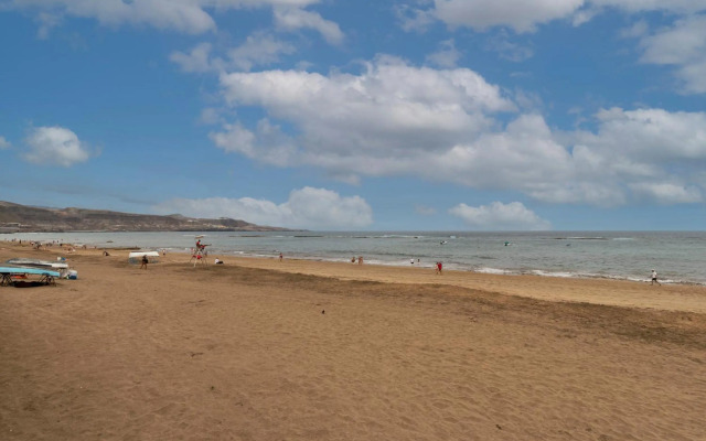 Lightbooking Livian Suites Las Palmas