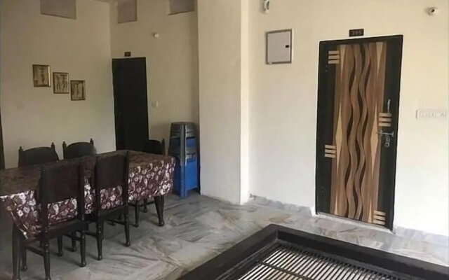Hotel Dharohar Palace