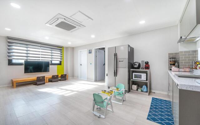 Gyeongju Stay 1222 Kids Poolvilla Pension