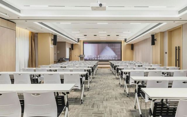 Super 8 Hotel Premier (Anyang High-speed Railway Yingbin Park)