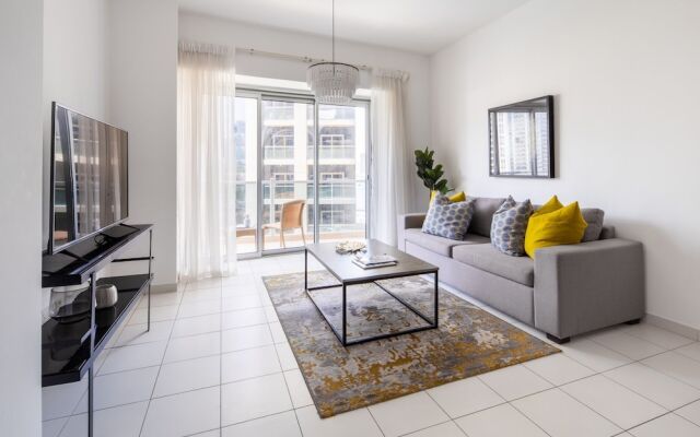 Chic and Stunning 2BR With Dubai Marina Views!