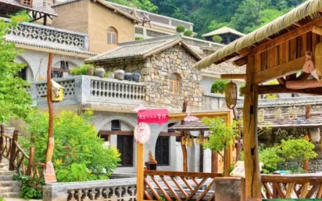 Mount Yunqiu Yaodong Courtyard