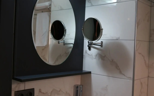Azra Suite