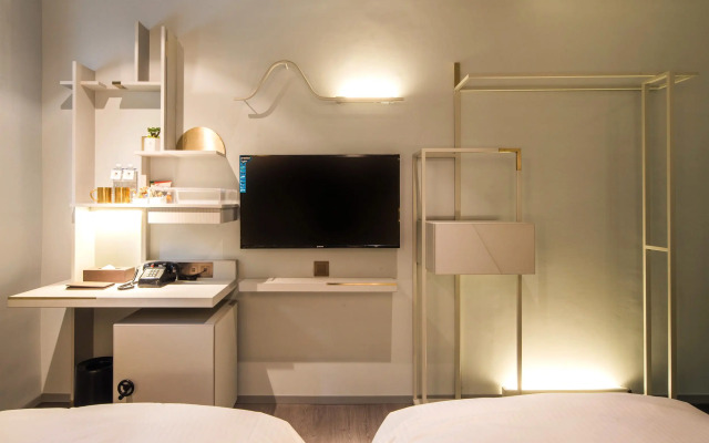 Cosmos Hotel Huashan Town
