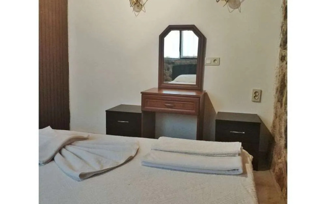 Orman Kampı Taş Evleri