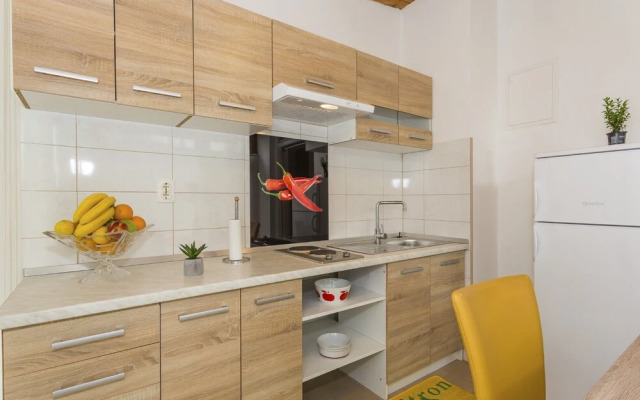 Comfortable Modern Studio With Shaded Patio