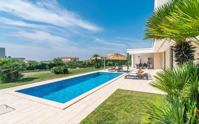 Luxury Villa With Pool and sea View