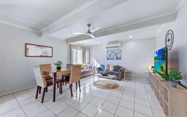 Airlie Apartments