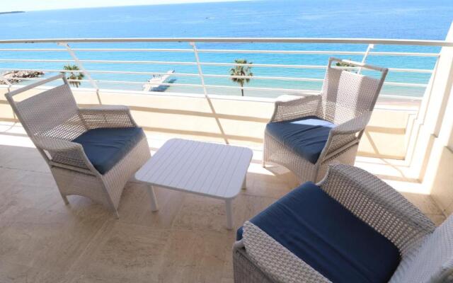 Amazing Sea View 2 Bedroom Front of the Beach 303