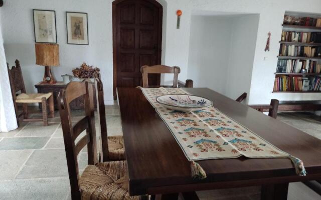 Lito's dream villa by the sea!