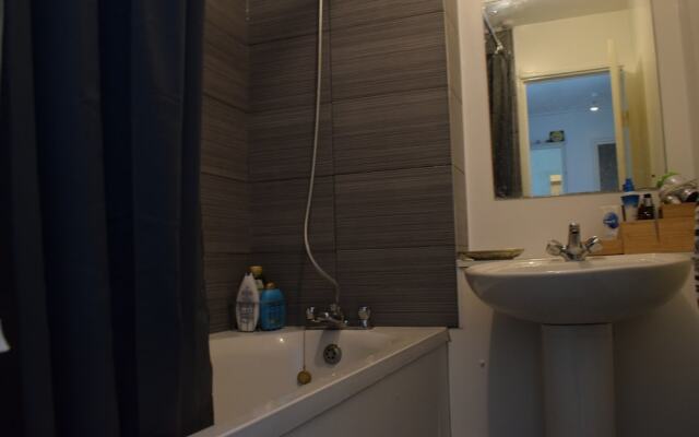 2 Bedroom Apartment Near Central London