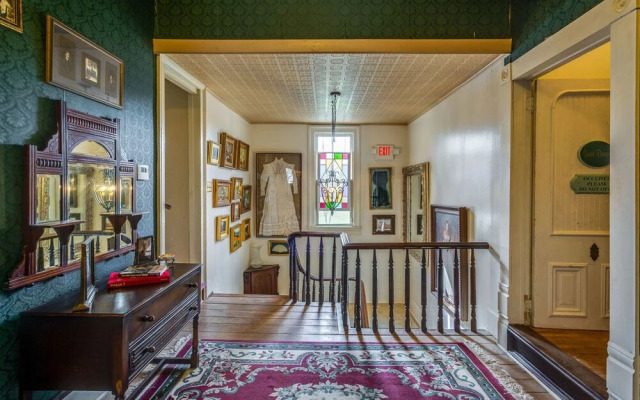 Four Winds Victorian Venue & Suites