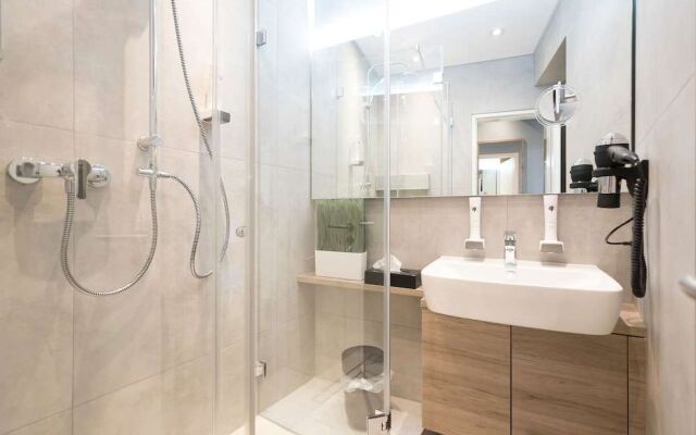 Riverview Apartments by dasPaul