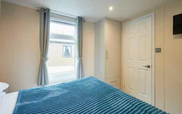 Host Stay Tarn Lodge