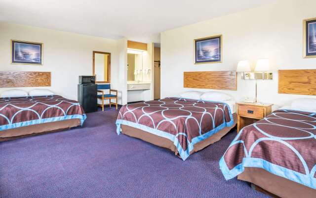 Super 8 by Wyndham Neillsville WI