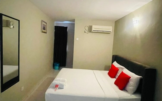 OYO 90338 Prima Saujana Budget Hotel
