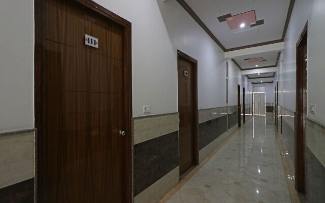 OYO 12065 Hotel Raj Palace