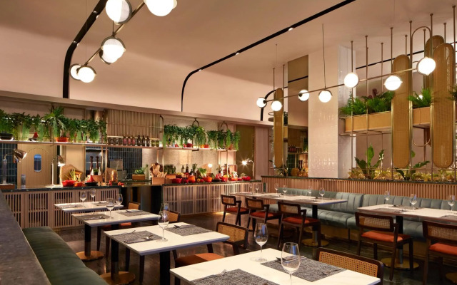 Momentus Hotel Alexandra