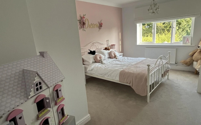 5 Bedroom, 4 Bathroom, Gym, Playroom, Country Home