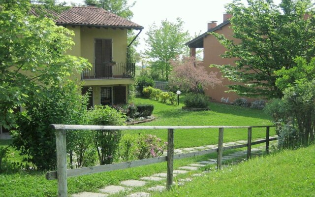 Luxurious Holiday Home in Lombardy With Shared Pool