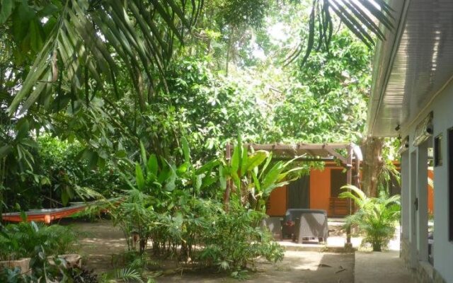 Aracari Garden