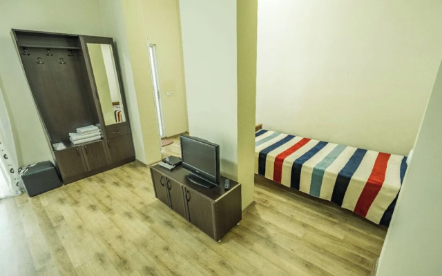 Nando Guest House