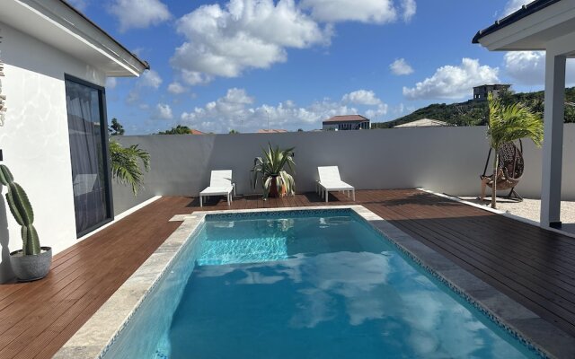 Brand New Immaculate 3-bed Villa in Grote Berg