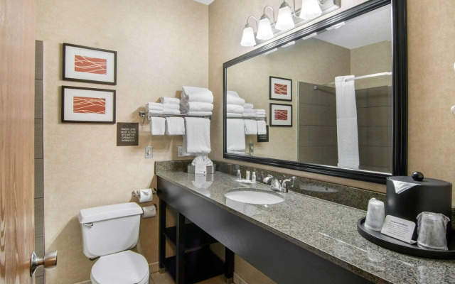 Comfort Suites Near Vancouver Mall