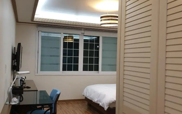 Okpo Business Hotel