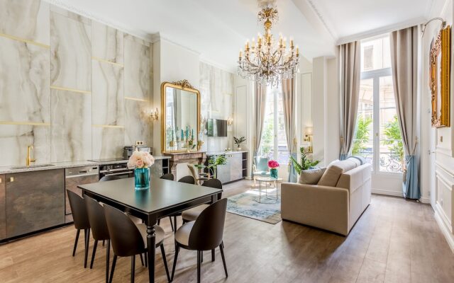 Luxury 3 Bedroom 2 Bathroom Palace Apartment - AC - Louvre