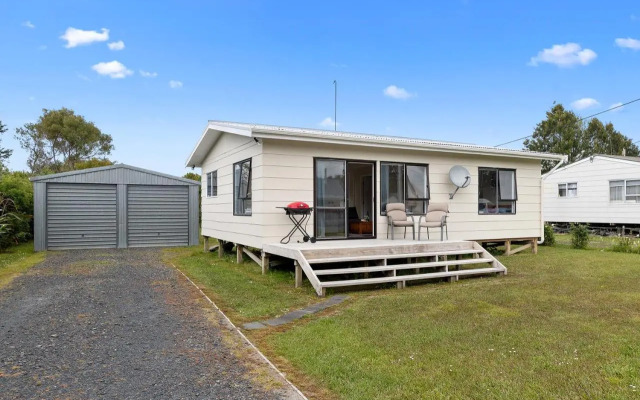 Pipi Cabin - Mangawhai Village Bach