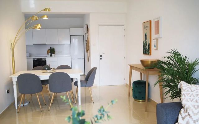 Phaedrus Living: Central Luxury Flat Esperidon 201