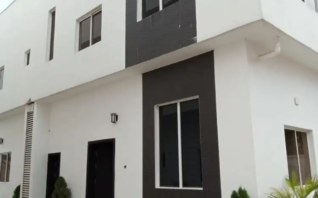 Stunning 2-bedroom, 3-bathroom Apartment Lekki 2