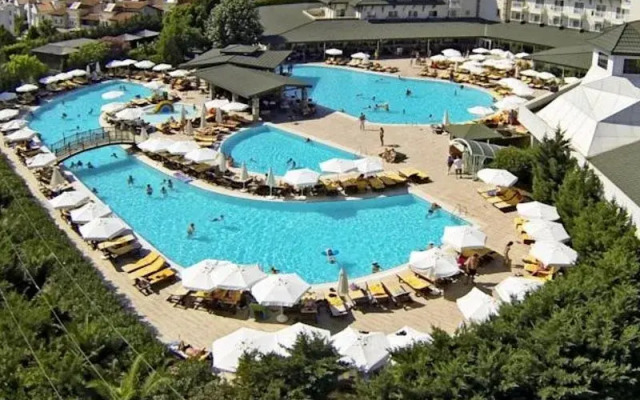 Febeach Resort Spa (*****)