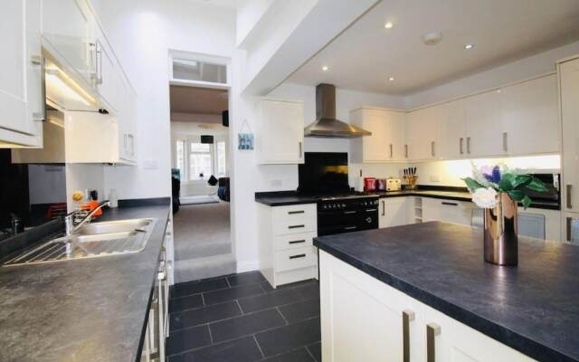 Beautiful and Comfortable 3-bed House in Bath