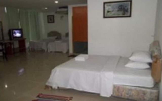 OYO 90494 Sam Huat Hotel