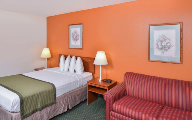 Travelodge Suites by Wyndham Newberg